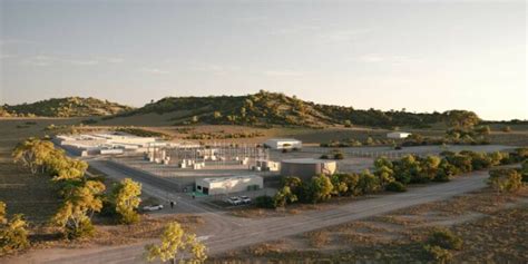 Equis eyes construction start for 800 MWh battery in Queensland.